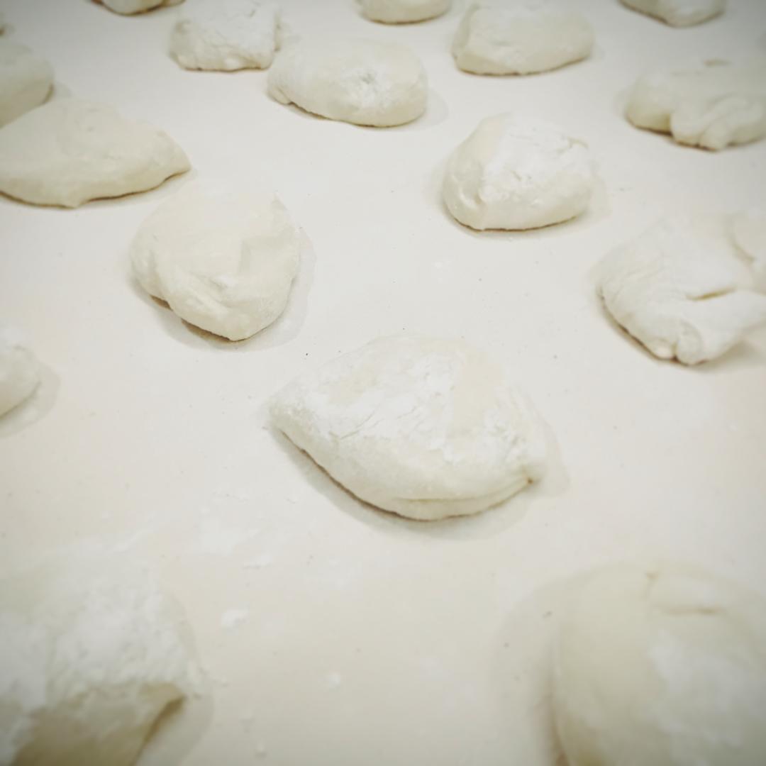 本日は、数種類のパンを焼く予定