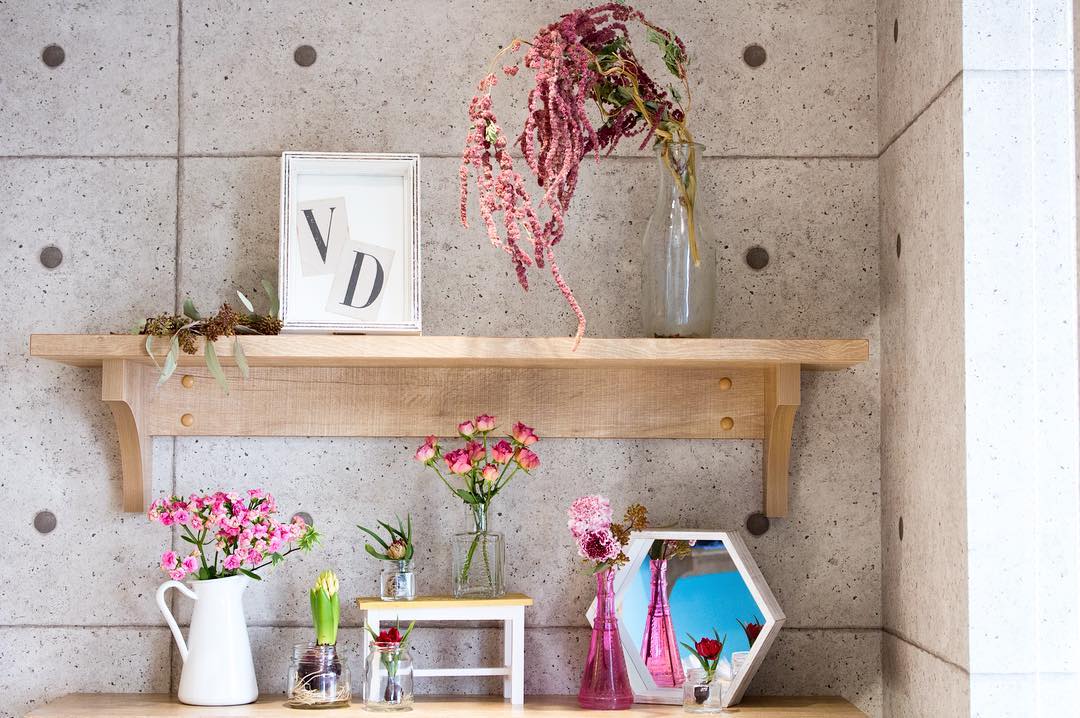 店内のお花を新しくして頂きました（2016.02.11）