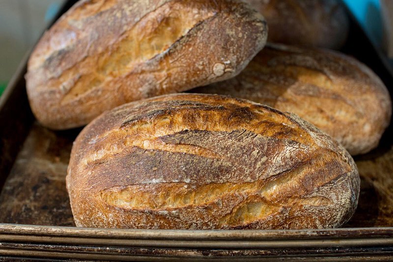 フリュイ、パン・ド・ロデヴ、くるみ入り田舎パンが焼き上がっております（2019.08.04）