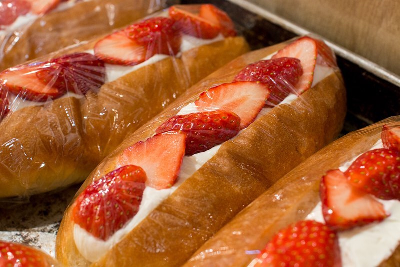 季節限定のフルーツサンド「イチゴとあんこのサンド」他、コッペサンドをたくさんご用意しております（2020.03.06）