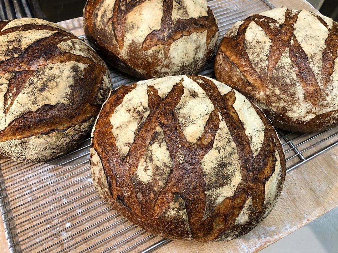 水曜日・金曜日限定でカンパーニュを焼き上げています（2020.05.22）