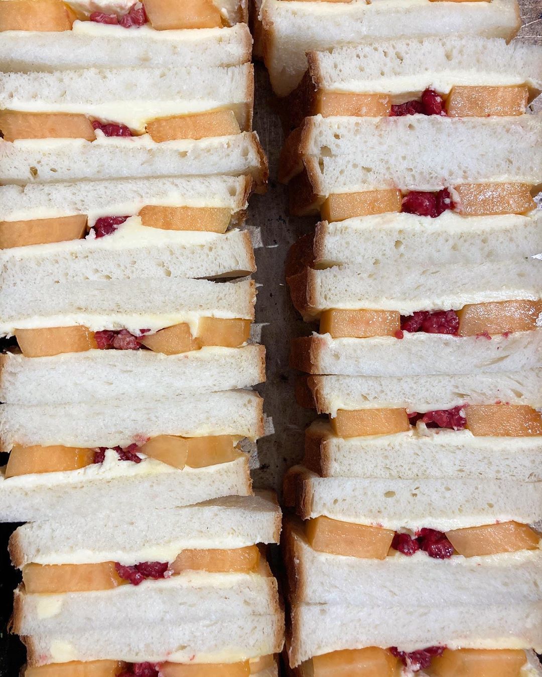 本日限定フルーツサンド「メロンのフルーツサンド」をたくさんご用意しております(2020.07.03)