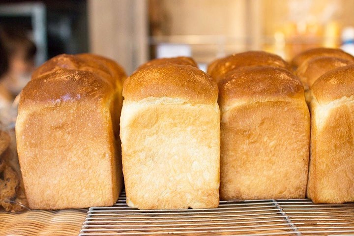 オパンの角食・山食は、焼き上がり時間は1日2回（11時半頃～／15時頃～）随時焼き上がっていきます（2020.07.18）