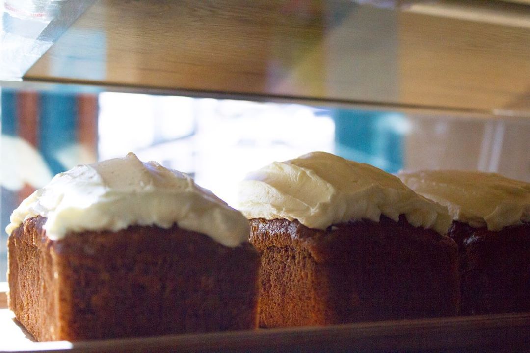 オパンドッグ、ミルクフランス、キャロットケーキなどが焼き上がっています(2020.09.26)