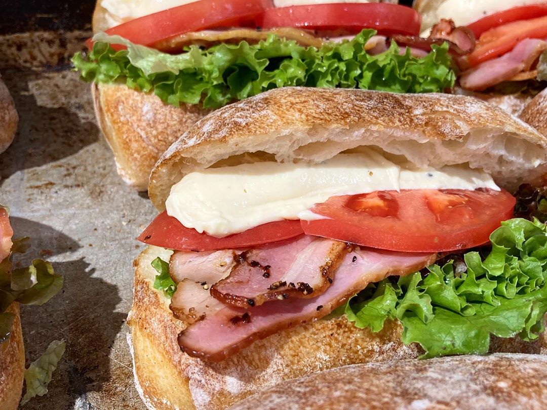 水曜日限定チャパタサンド「サーモンサンド」と「BLT」をたくさんご用意しております(2020.10.28)