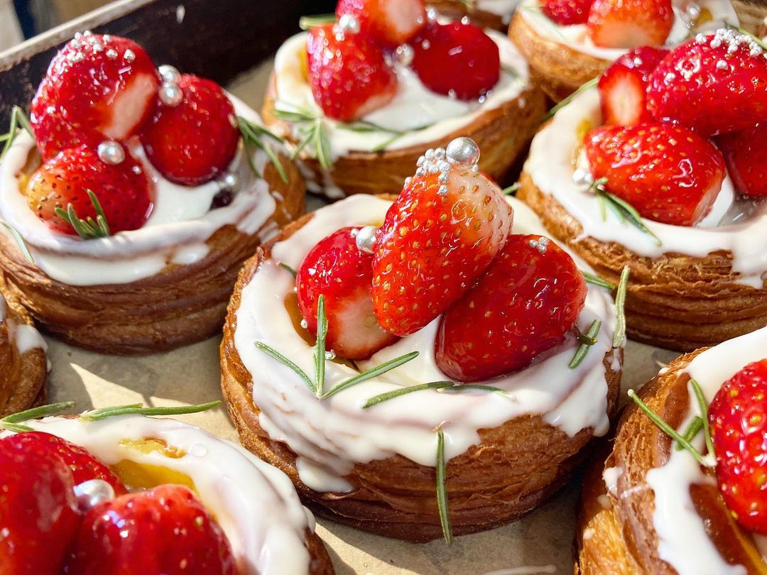 季節限定「イチゴとマスカルポーネのデニッシュ」明日で終了予定となります（2021.03.25）