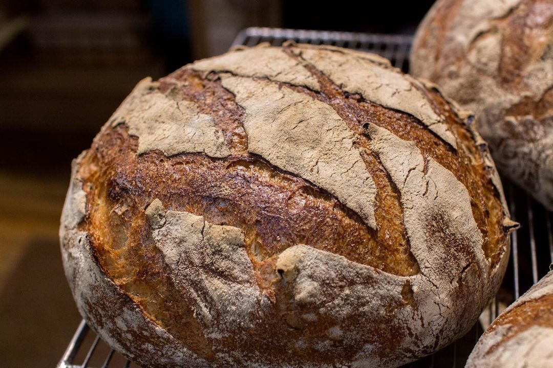 水曜日・金曜日限定の自家製酵母カンパーニュ、たくさん焼かせていただきます（2021.05.21）