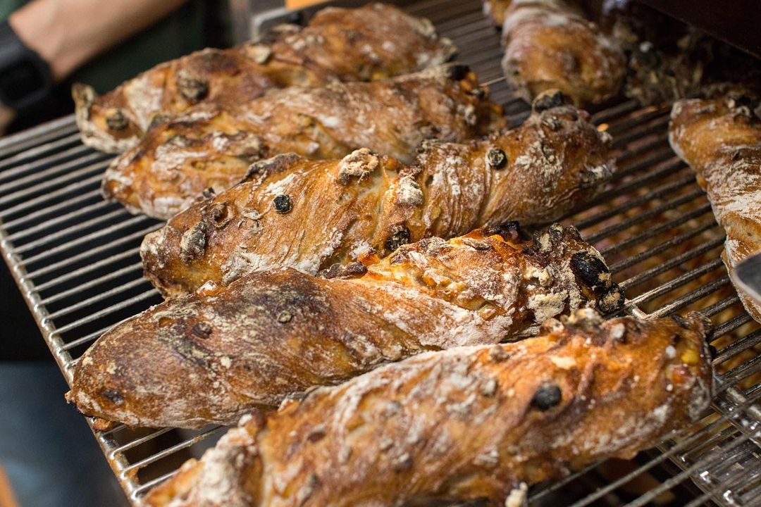 水曜日・金曜日限定の自家製酵母カンパーニュ、たくさん焼かせていただきます（2021.05.21）