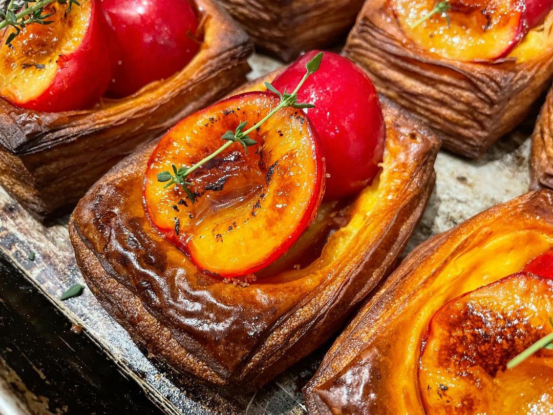 新しい季節限定デニッシュ「プラムのデニッシュ」がスタートしました（2021.07.09）