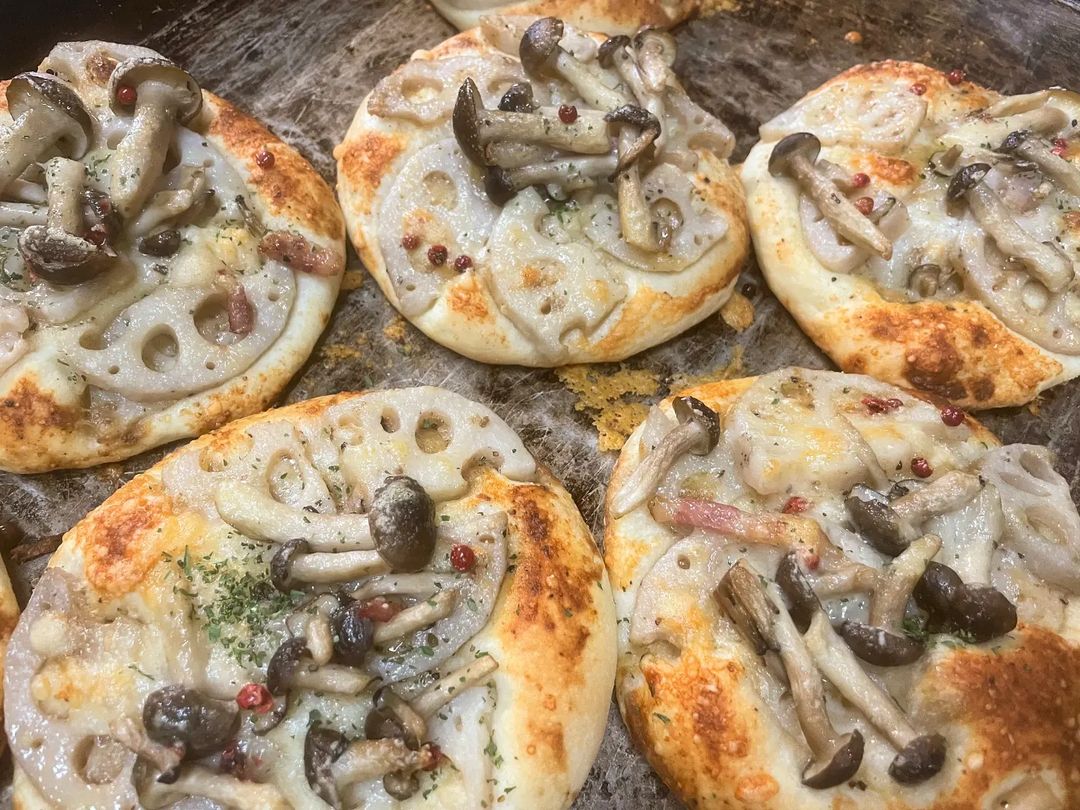 14時頃から季節限定のフォカッチャ「れんこんときのこのフォカッチャ」ご用意させていただきます（2022.01.27）