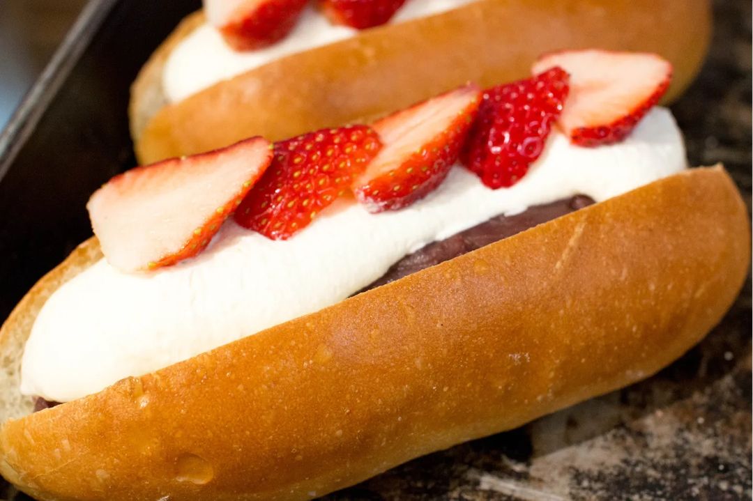 昨日で終了しました「ピーナッツバターサンド」に続きまして、本日「イチゴとあんこのサンド」が終了します（2022.04.08）