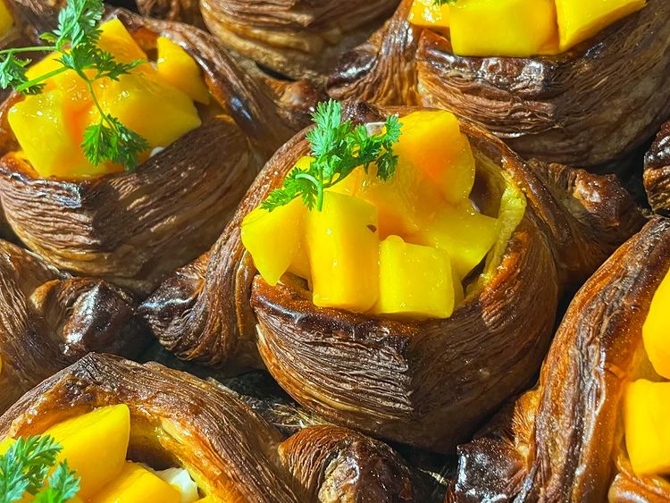 デニッシュは毎日12時前後の「マンゴーのデニッシュ」本日もたくさんご用意予定です（2022.06.09）