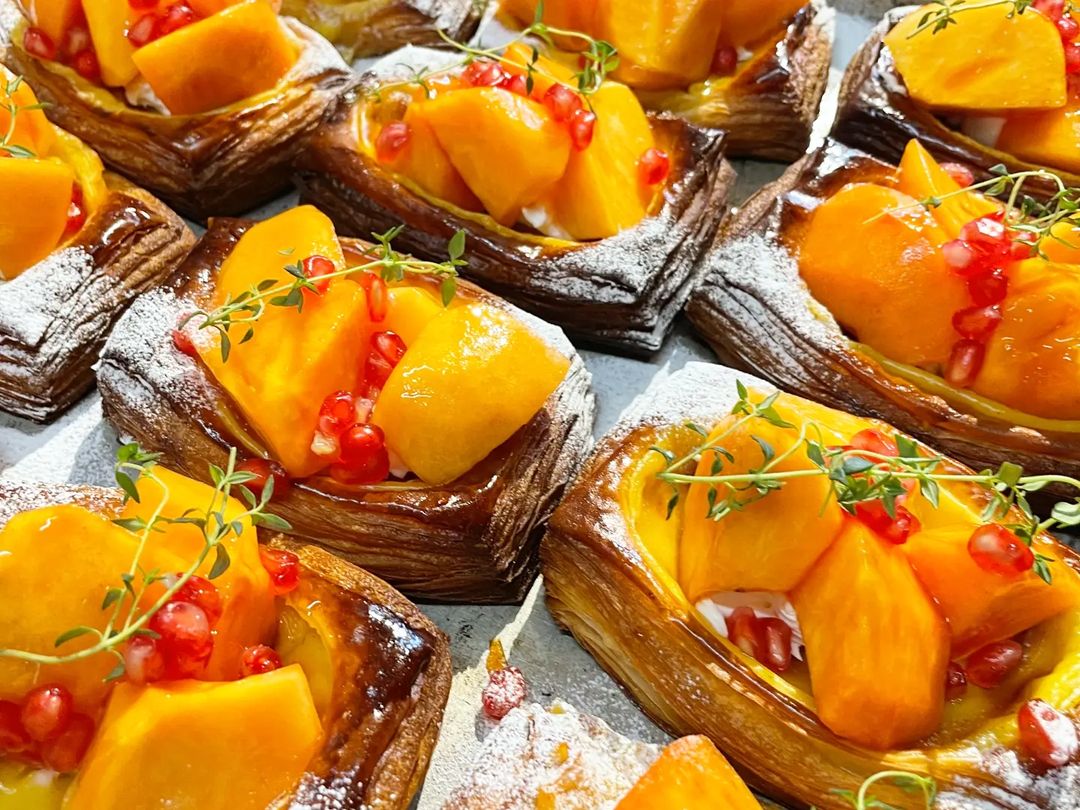 季節限定デニッシュ「柿とサワークリームのデニッシュ」本日も12時前後のご用意となります（2022.11.03）