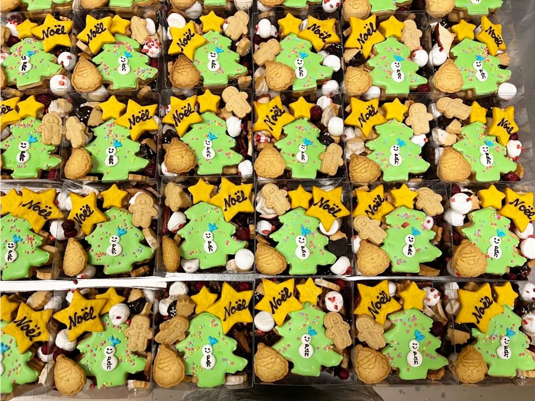 先日から販売開始しました、クリスマスクッキー好評いただいています(2022.12.16)