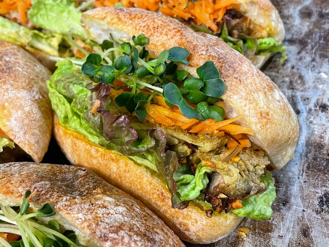 毎週水曜日は、水曜日限定チャパタサンドを販売しています(2023.02.22)