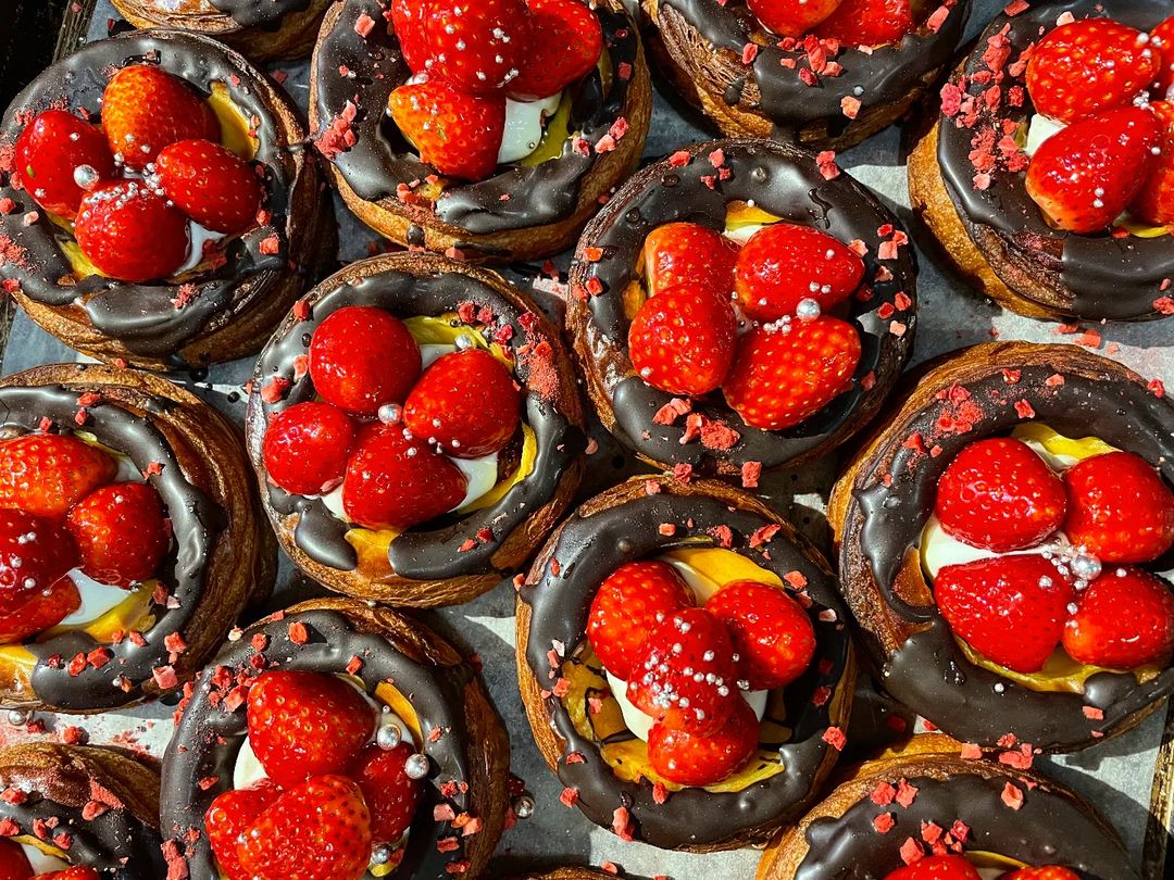 新しい季節限定デニッシュ「いちごのデニッシュ」毎日12時前後のご用意となります(2023.02.24)