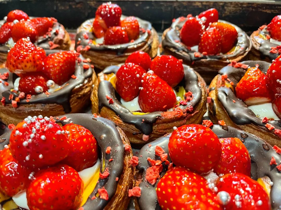 本日も「いちごのデニッシュ」12時前後のご用意となります（2023.02.25）