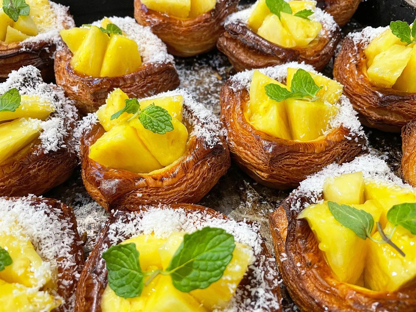 新しい季節のデニッシュ「ゴールデンパインとココナッツ」がスタート（2022.05.10）