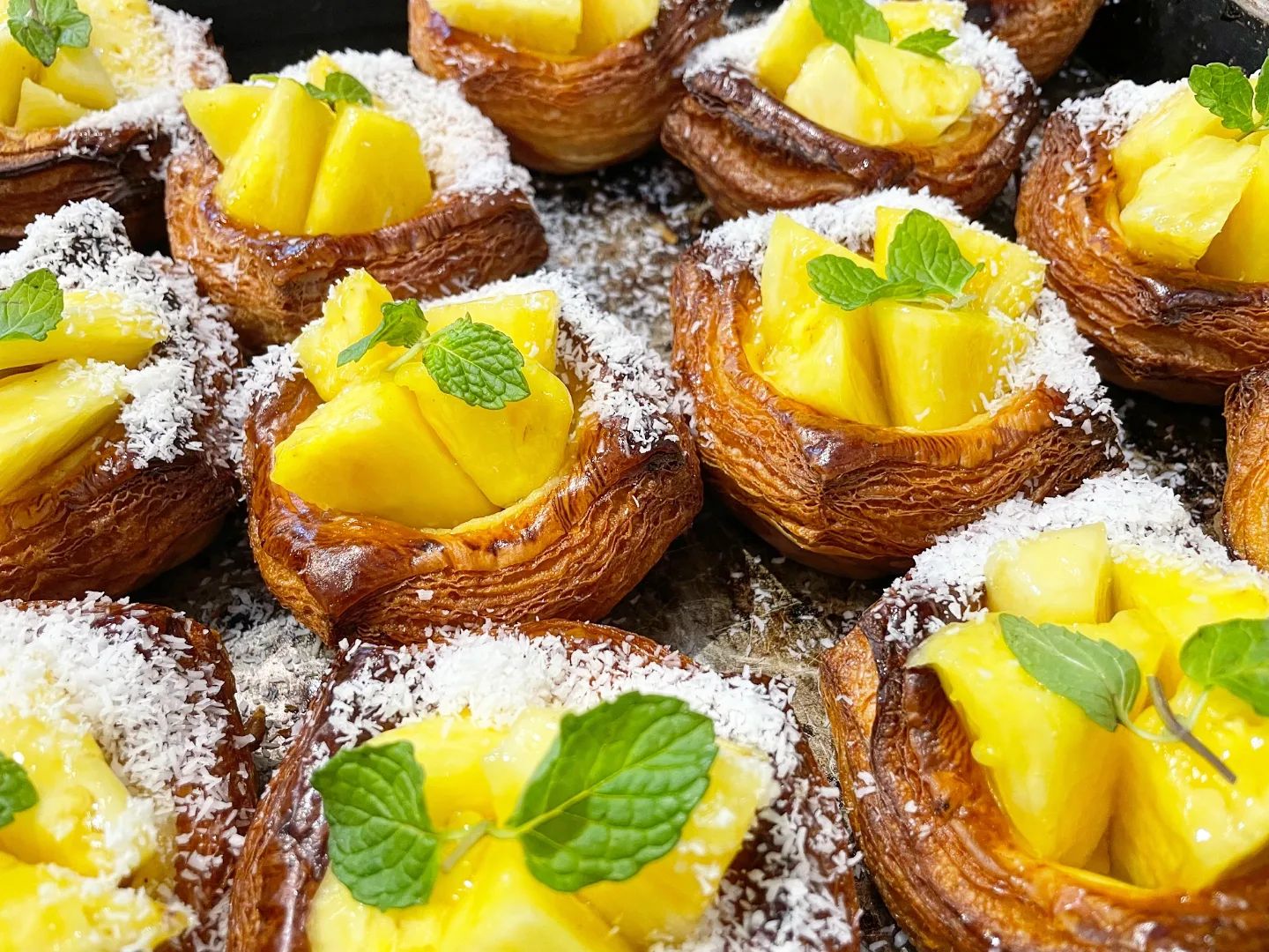 「ゴールデンパインとココナッツのデニッシュ」本日も12時前後のご用意です（2023.06.15）