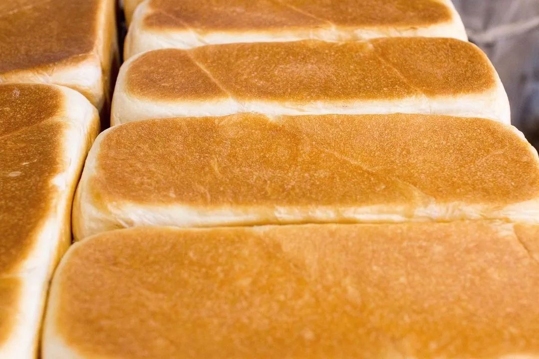 大人気の角食・山食、本日もたくさん焼き上げ予定です（2023.06.25）