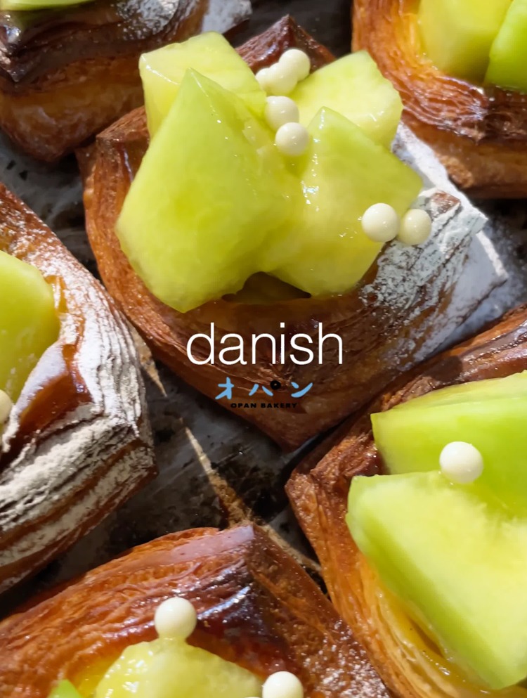 季節限定のデニッシュ「メロンとホワイトチョコのデニッシュ」ご用意しています（2024.07.04）