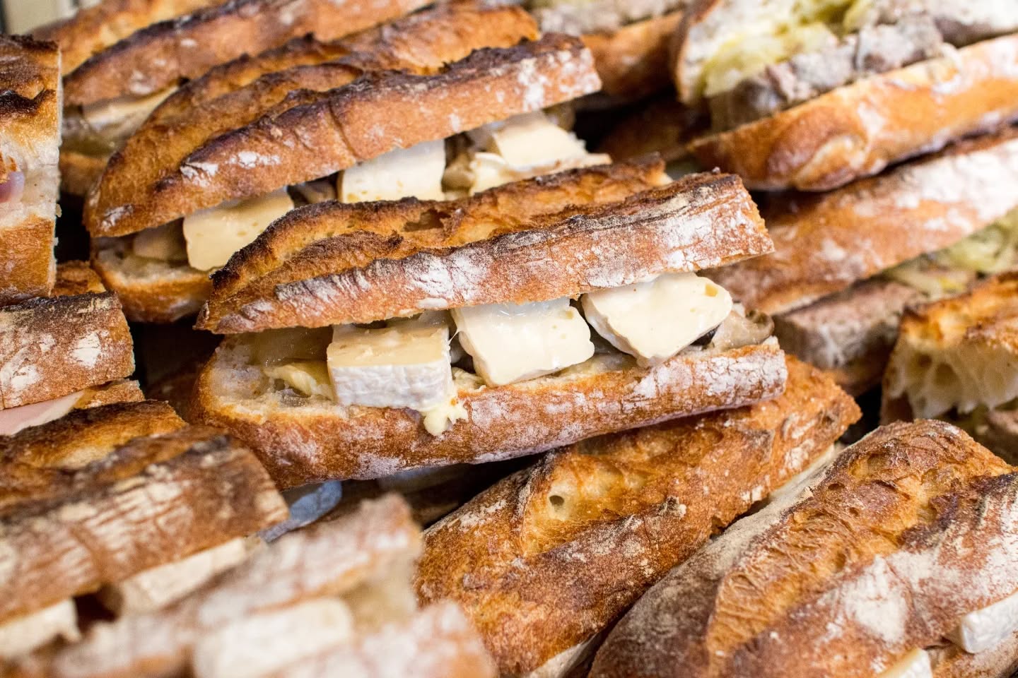 バゲットサンドは11時半頃より種類も豊富にご用意しております（2024.12.21）