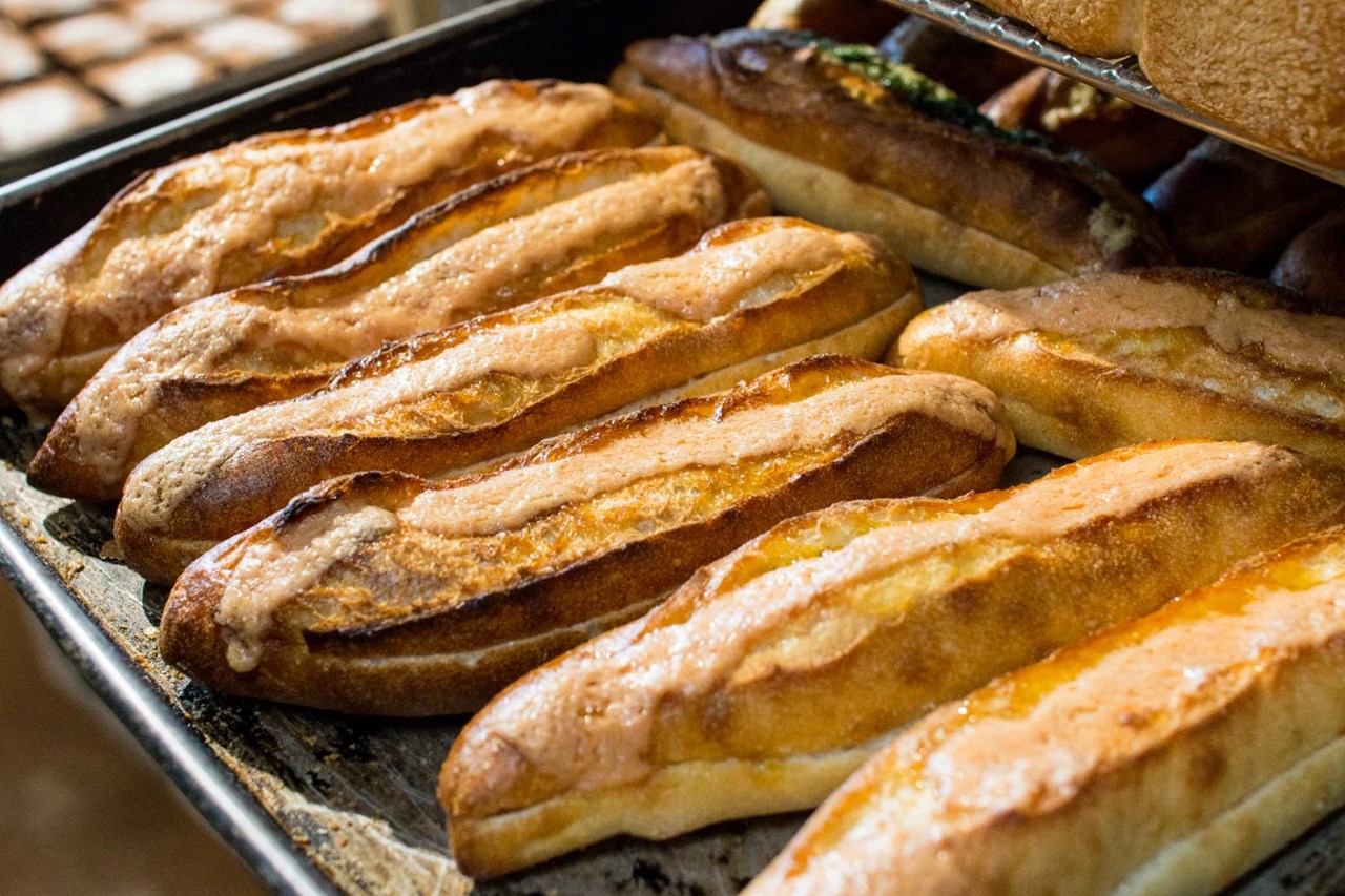 明太フランス、ガーリックフランス焼き上がっています（2025.10.25）