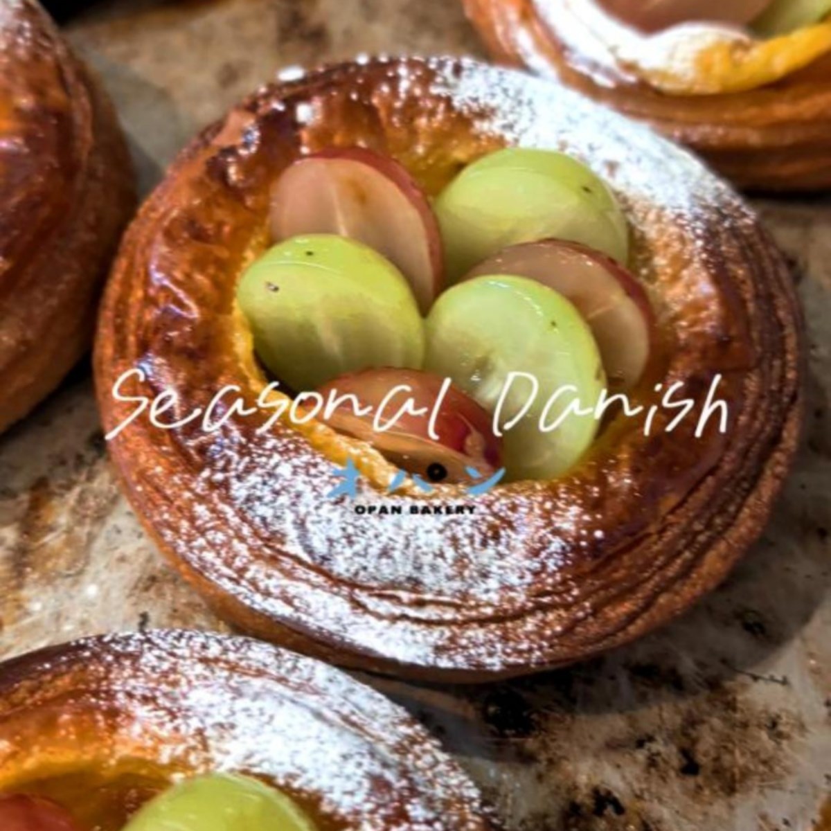 昨日、今日限定でデニッシュは、シャインマスカットとクイーンルージュのデニッシュでご用意しています（2025.10.31）