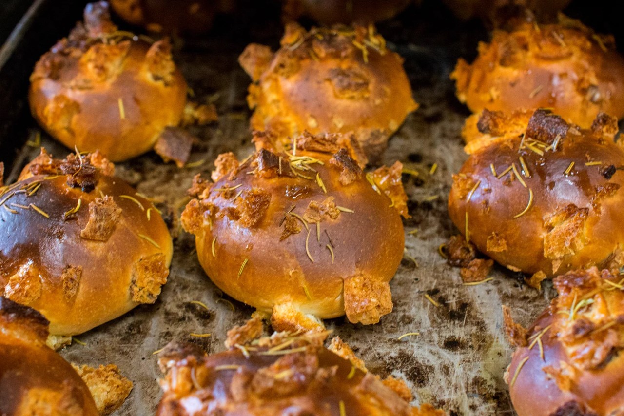 焼きカレーパン、たくさん焼き上がっています（2025.11.20）