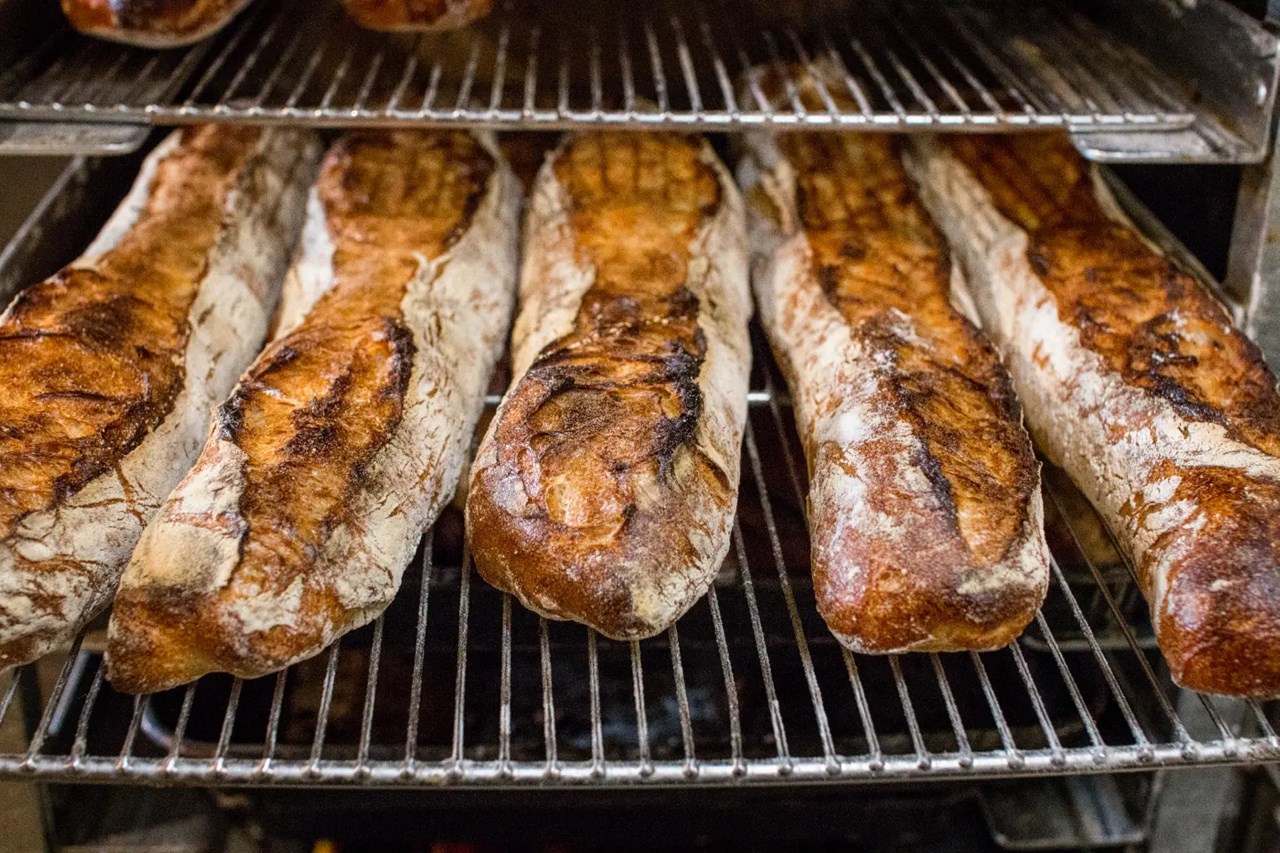 オパンでは、バゲットをはじめとしたハード系パンを豊富に取り揃えております（2025.12.25）