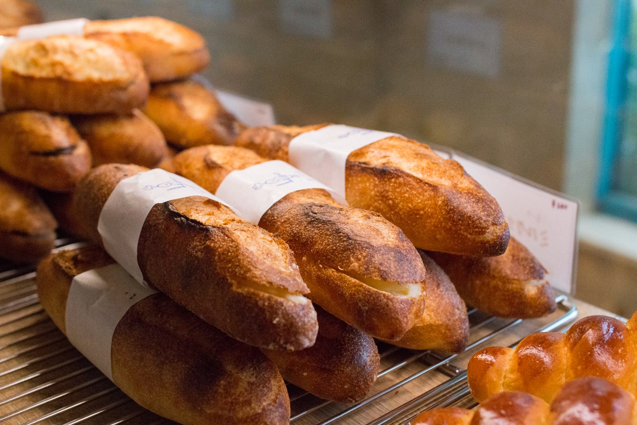 今年も朝8時より焼き立てパンをたくさんご用意してます（2026.01.10）