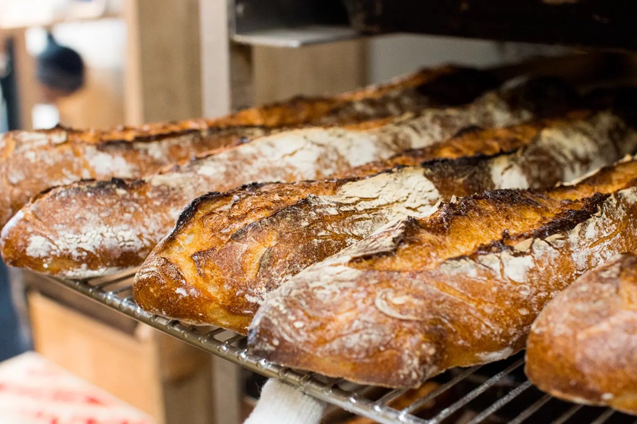 シンプルだからこそ素材の良さが引き立つ、バゲット焼き上がっています(2026.04.04)