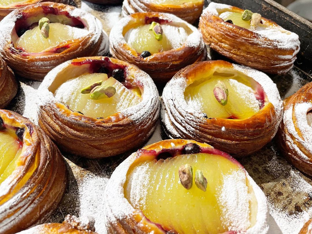 新しい季節限定デニッシュ「ラ・フランスのデニッシュ」とても好評いただいてます（2021.11.12）